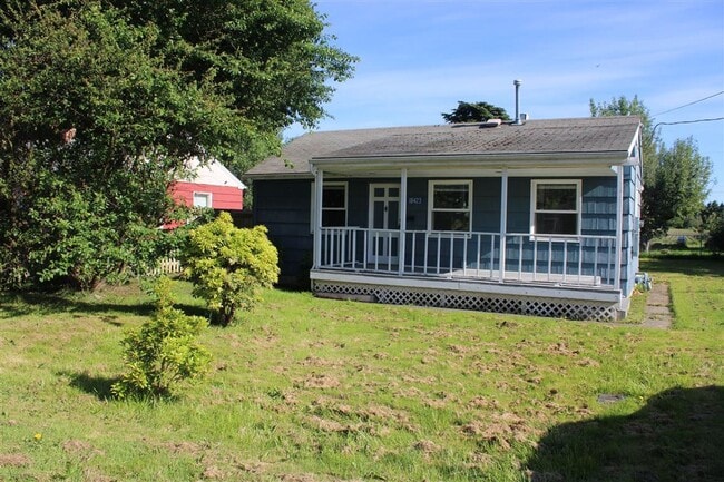 Building Photo - 1 Bedroom- Single Family Home with Large Yard