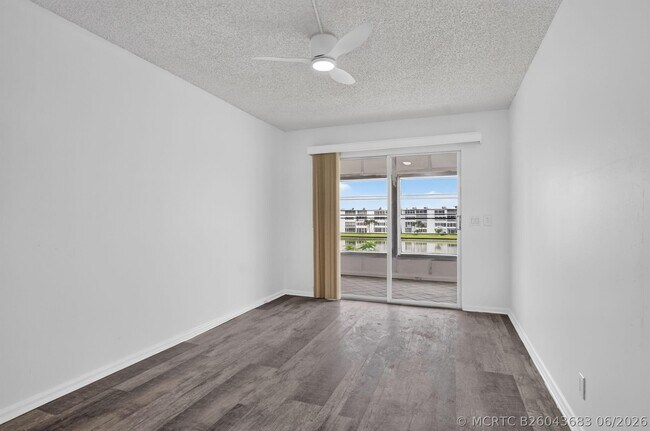 Building Photo - 3045 Cornwall C