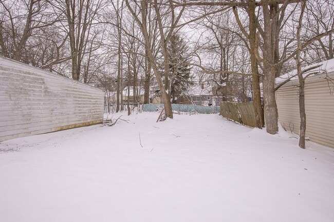 Building Photo - NEWLY RENOVATED! 3 BED, 1 BATH BEAUTIFUL SINGLE-FAMILY HOME IN CLEVELAND!