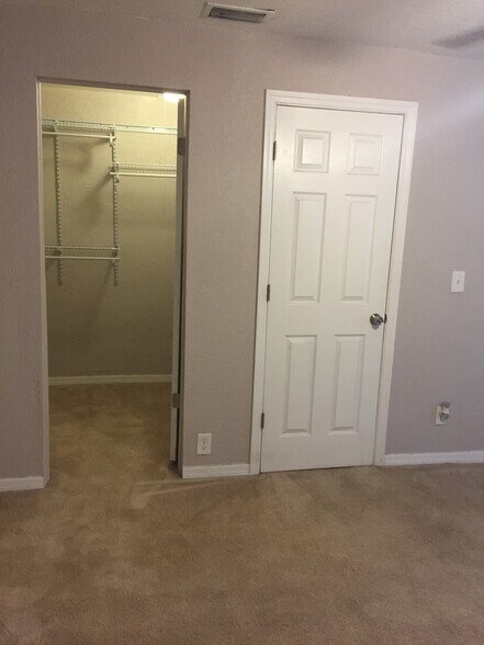 Building Photo - 873 10th Ave S