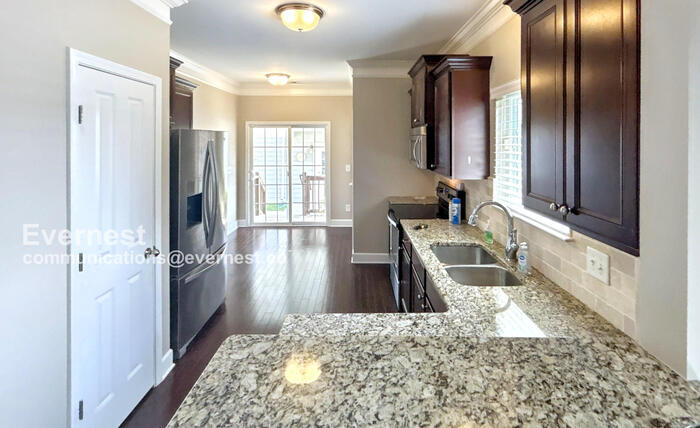 Building Photo - 744 Westcott Ln