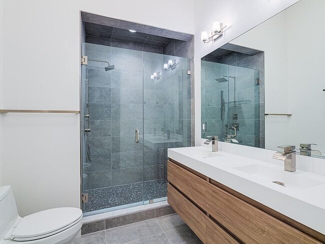 Building Photo - "Charming 2-Bed, 2-Bath Retreat in Prime Downtown Greenwich Location!"