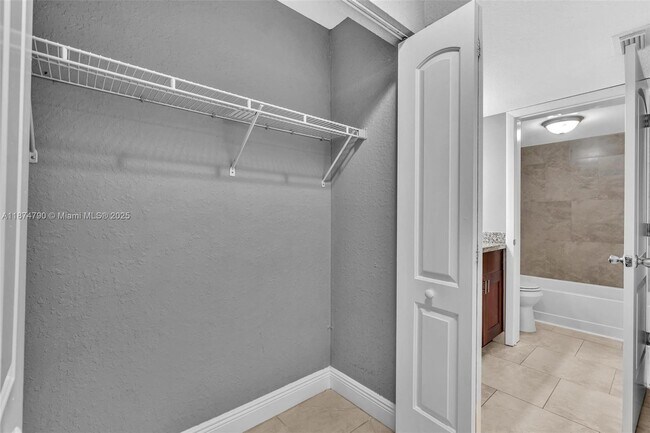 Building Photo - 2890 N Oakland Forest Dr