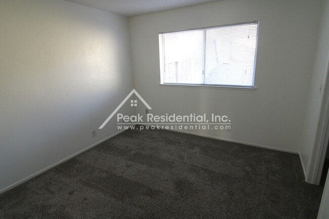Building Photo - Fair Oaks 2bd/1ba Duplex with Garage near Sunrise & Sunset Ave