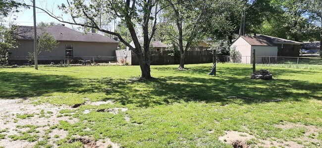 Building Photo - 1803 Greenwood Cove