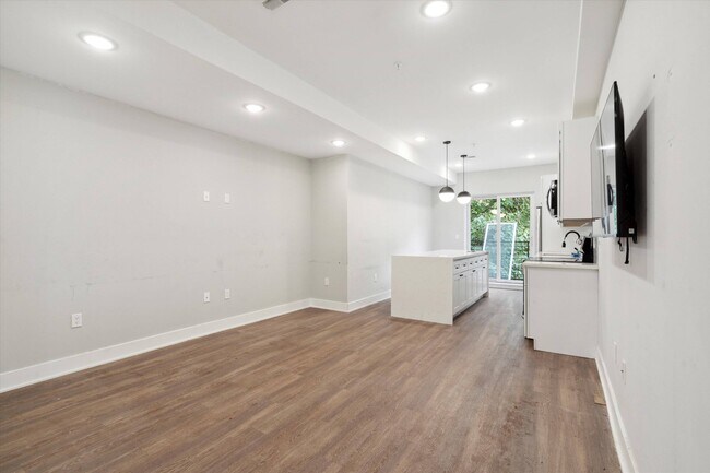 Building Photo - 1618 N Sydenham St