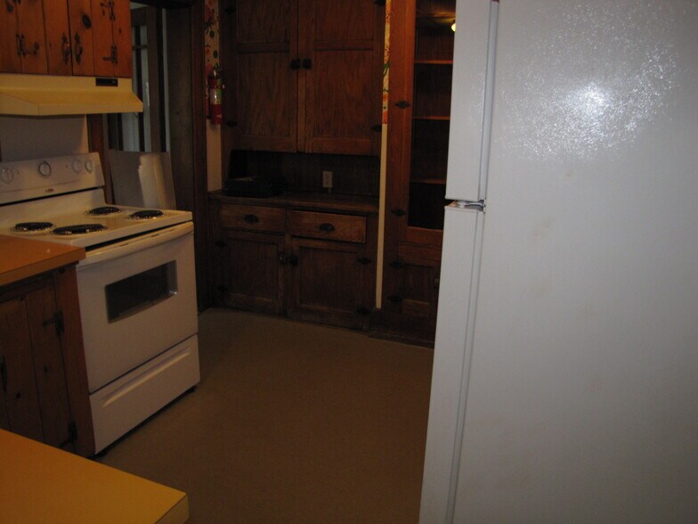 kitchen - 622 W Beaver Ave