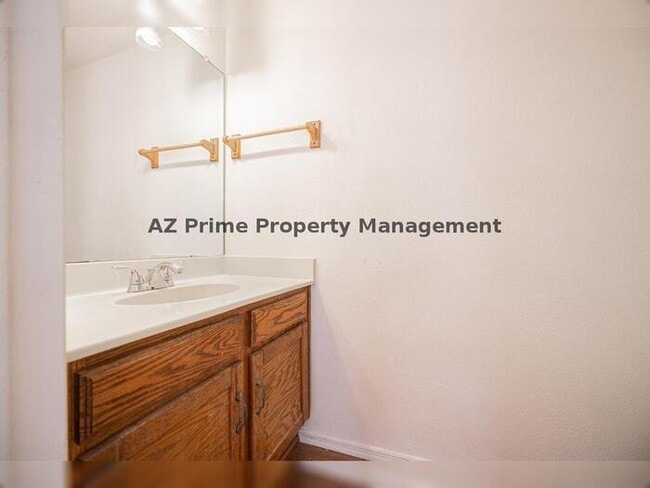 Building Photo - 489 W Carmen St
