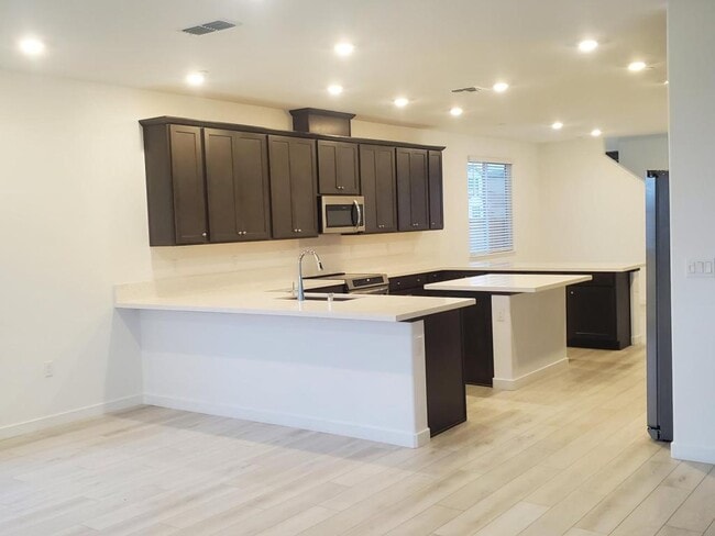 Building Photo - 5361 Lopez Lk Wy