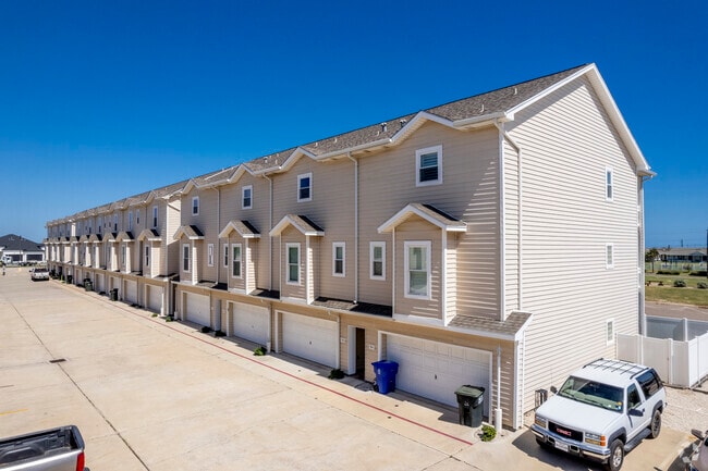 Building Photo - Breezeways of Encantada