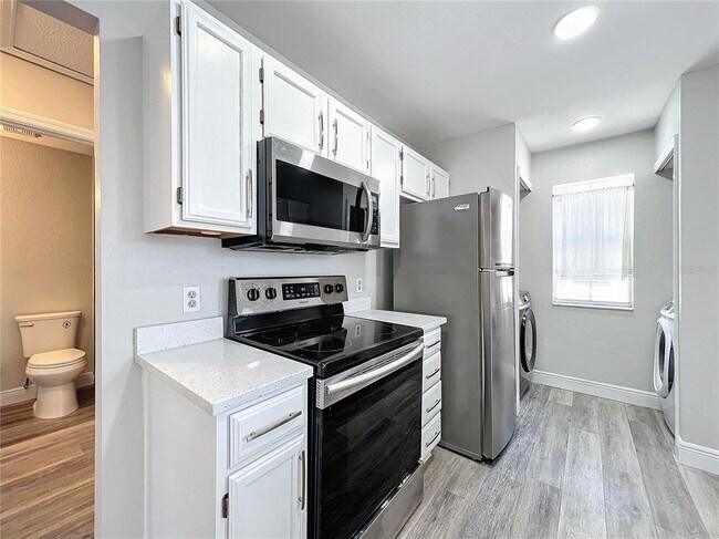 Building Photo - 665 Youngstown Pkwy