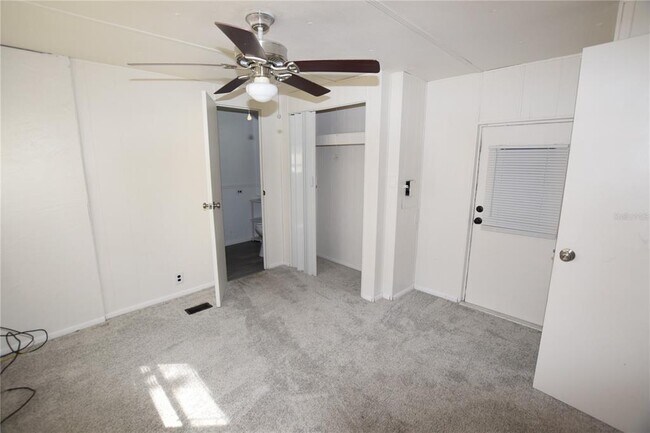 Building Photo - 820 Gee Creek Ct
