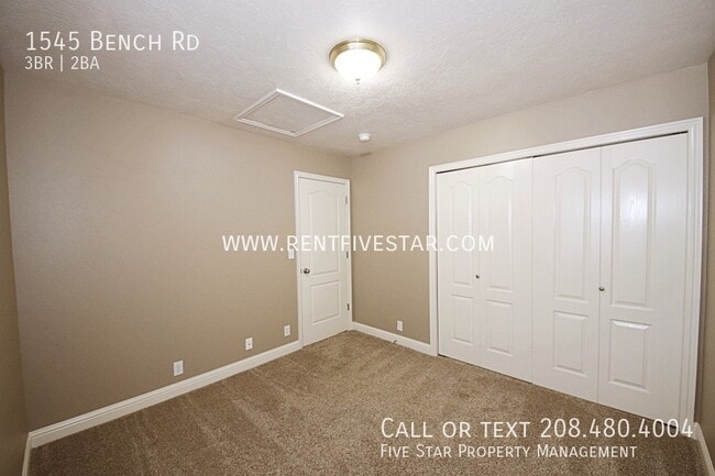 Building Photo - 1545 Bench Rd