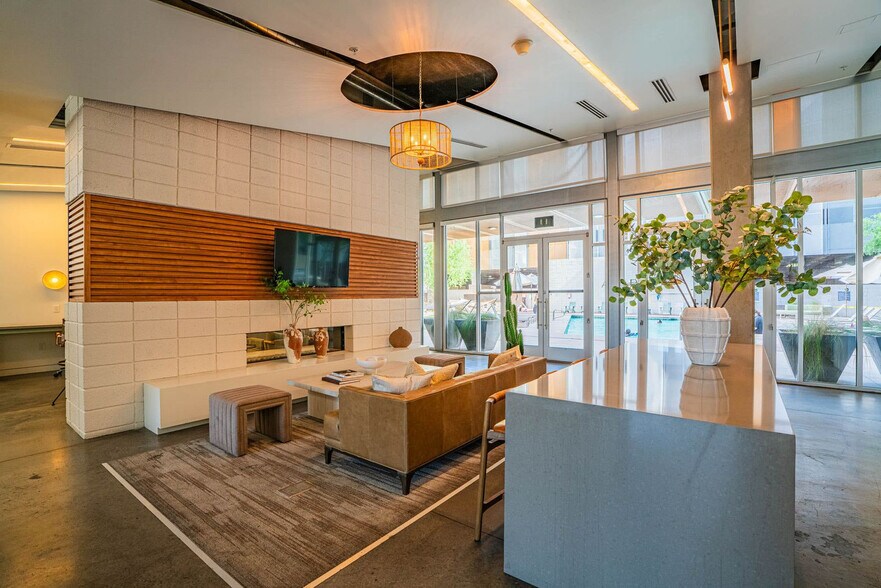 Building Photo - 333 E Roosevelt St