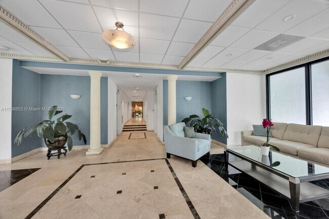 Building Photo - 1600 S Bayshore Ln