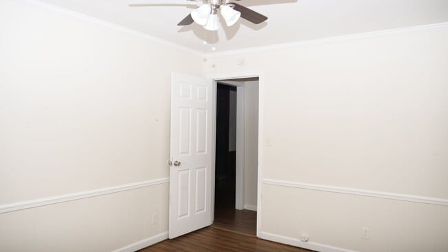 Building Photo - Spacious Rural Retreat