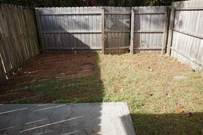 Building Photo - Two Bedroom Two and a Half Bathroom Townhouse located in Marsh Oaks Subdivision