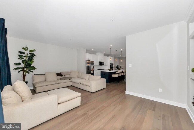 Building Photo - 256 Stallion St