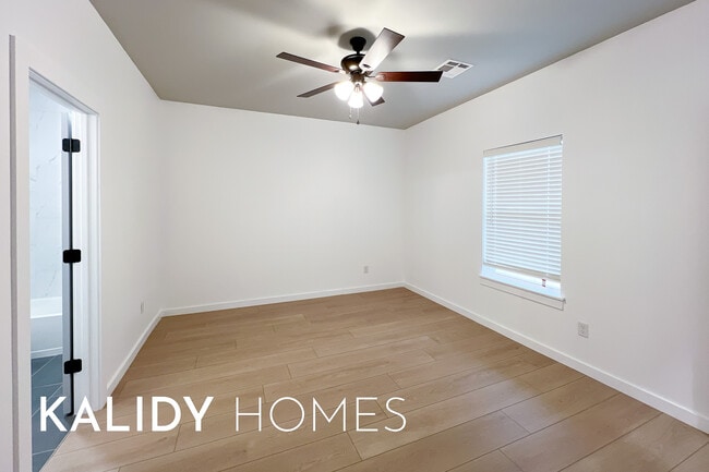 Building Photo - 12504 SW 12th St