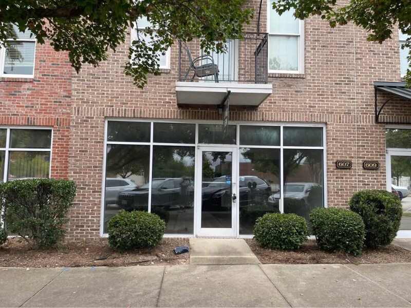 Building Photo - 607 Lady St