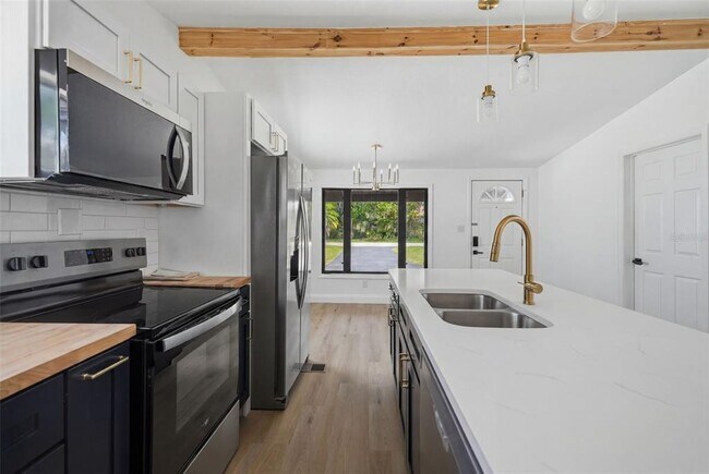 Building Photo - 7037 McCray Dr