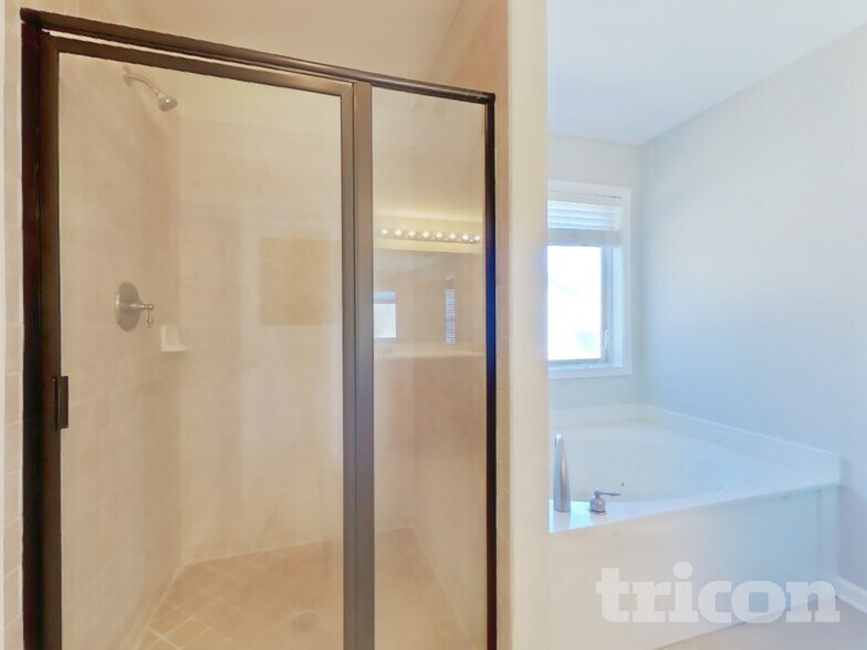 Building Photo - 1016 Summer Cypress Dr