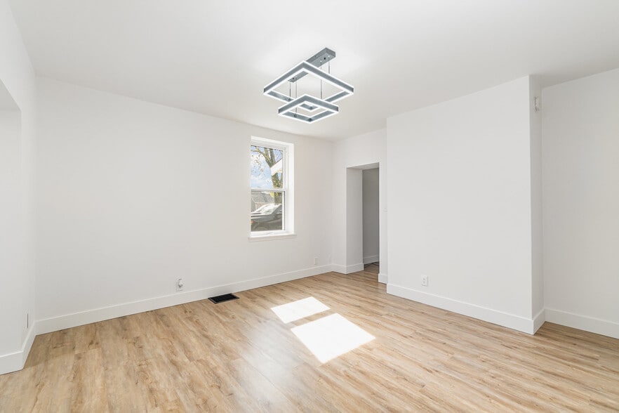 Building Photo - 49 Southview Ave