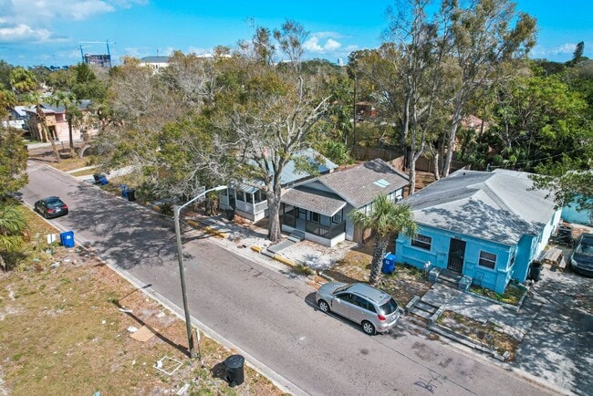 Building Photo - Drive By And Appy! $25 App Fee! Cute 2bdrm...