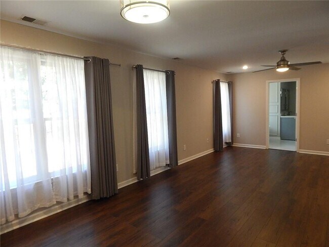 Building Photo - 115 Brentwood Ln