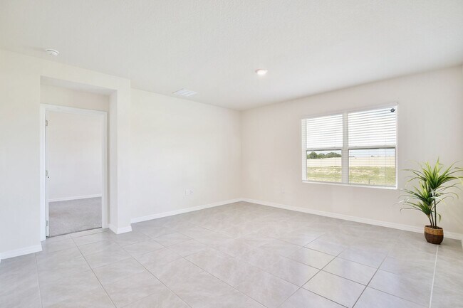 Building Photo - Beautiful 4 Bedroom, 2 bath home is Available for Rent in the Forest Lake Community!