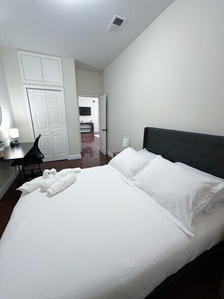 Building Photo - 207 N 11th St