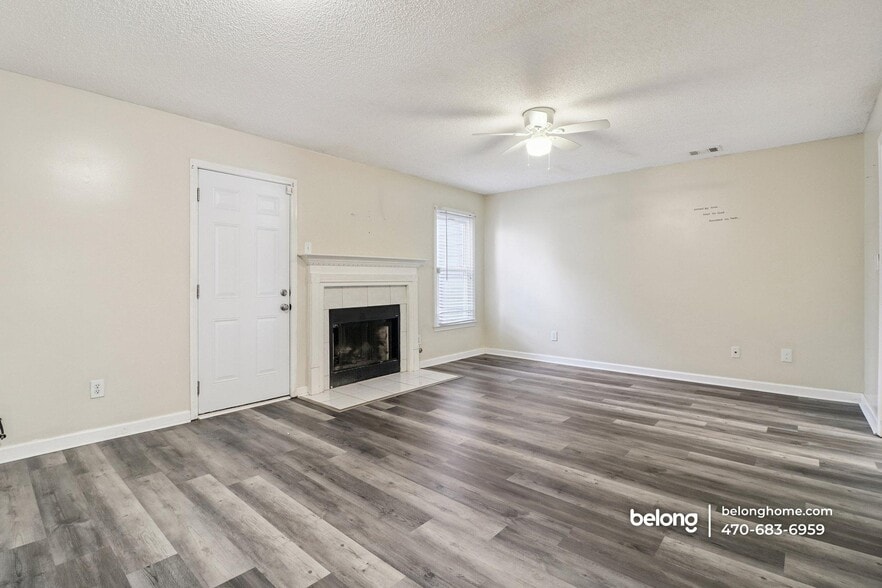 Building Photo - 8078 Woodlake Dr