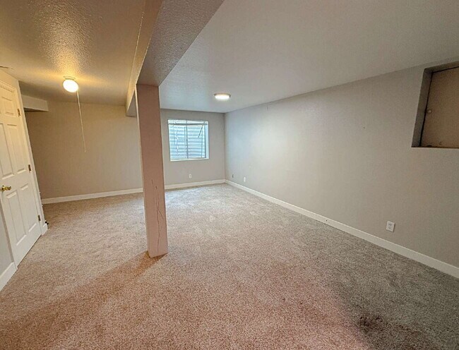Building Photo - 1680 S Espana Way