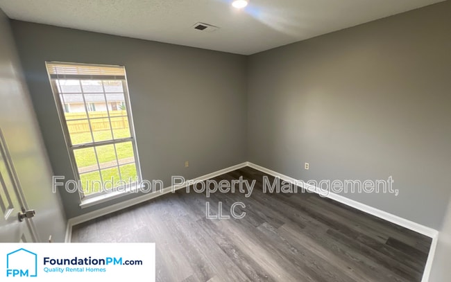 Building Photo - 7083 Gleneagles Dr