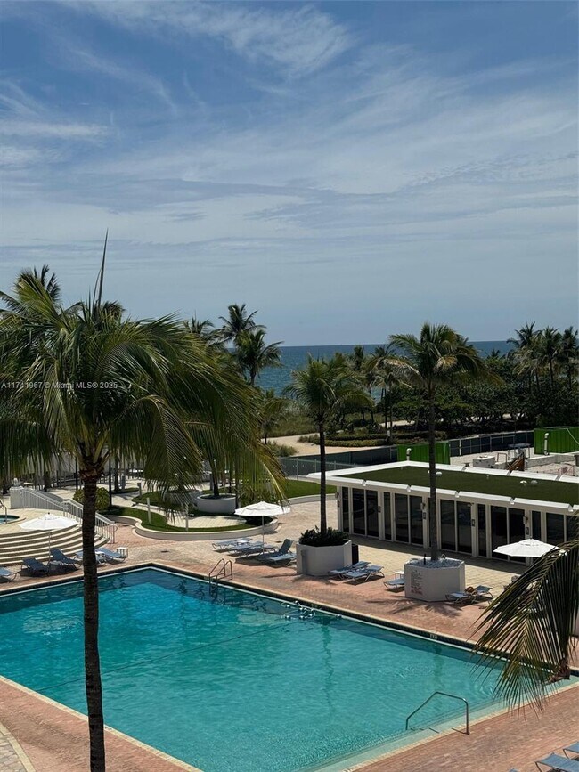 Building Photo - 10275 Collins Ave