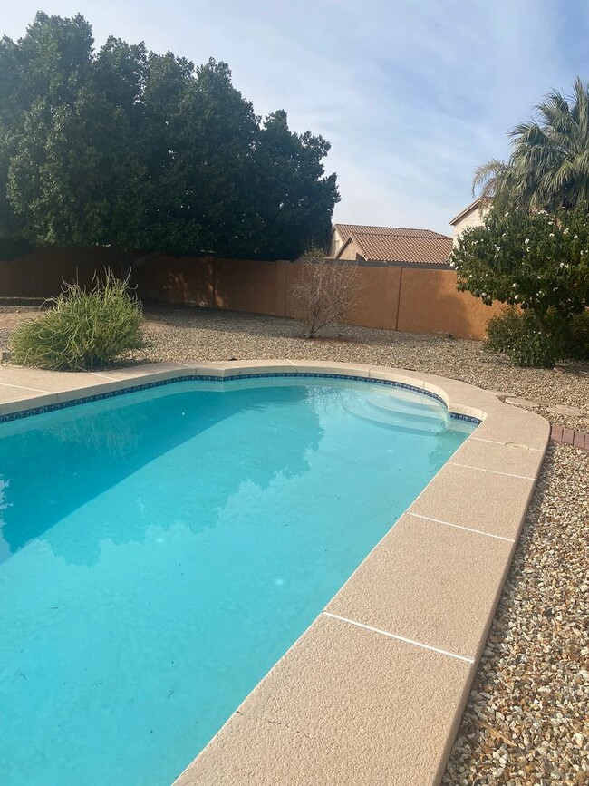 Building Photo - 3 bed / 3 bath w/Pool on Large Lot in Glen...