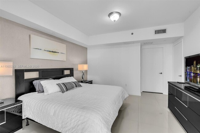 Building Photo - 495 Brickell Ave