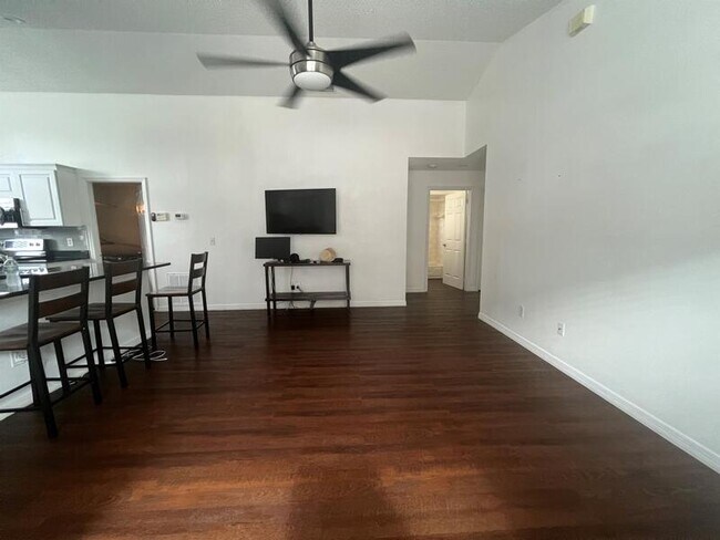 Building Photo - 8750 Claiborne Ct