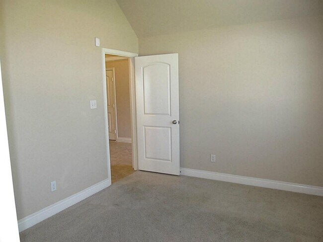 Building Photo - 14104 Green Thicket Dr