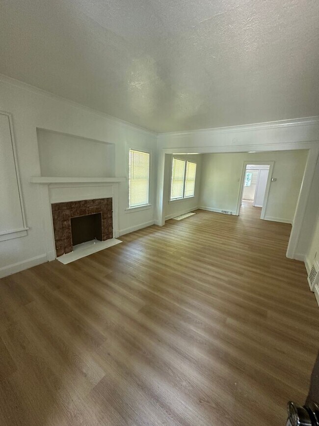Building Photo - 3607 E 61st St