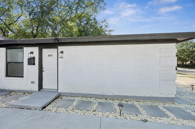 Building Photo - 809 W Broadus St