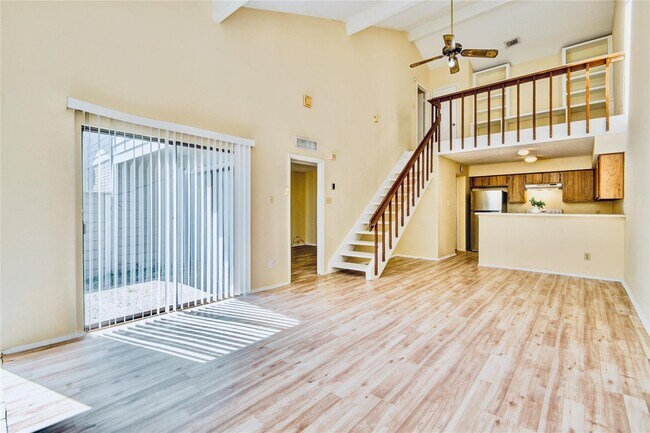 Building Photo - 6103 Ludington Dr