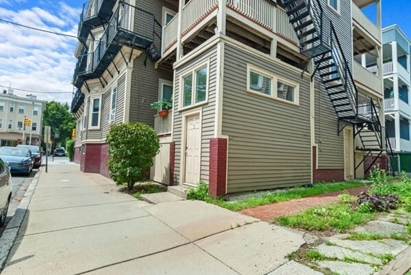 Building Photo - 1 Fayette St