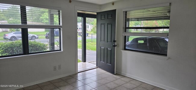 Building Photo - 5839 Sonora Dr W