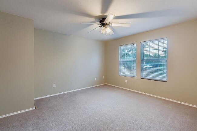Building Photo - 1020 Brutus Dr