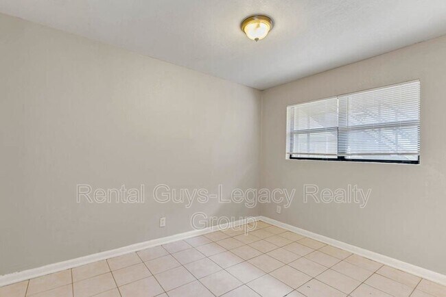 Building Photo - 1738 Wright Ave