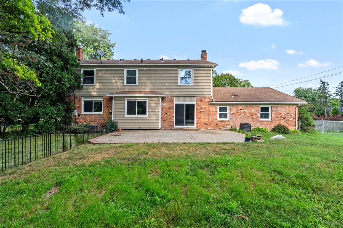 Building Photo - 5476 Van Ness Dr