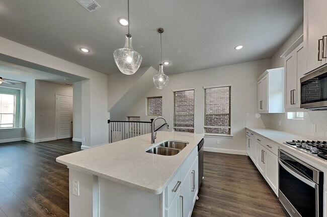 Building Photo - 2232 Palomino St