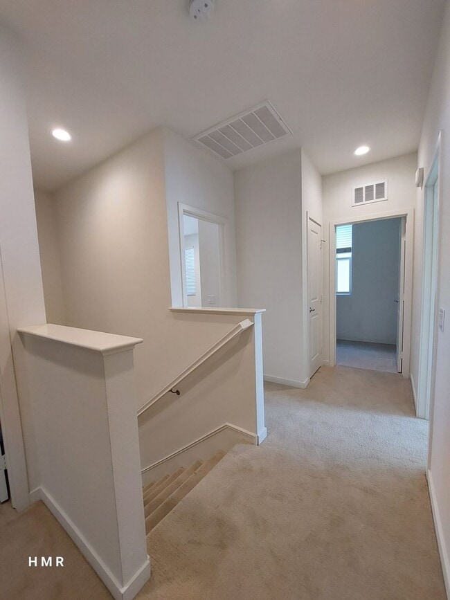 Building Photo - Charming 4 bed 2.5 bath in Anaheim! MUST S...