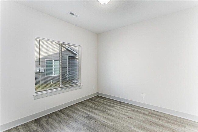 Building Photo - 2905 S Bunker Hl Dr